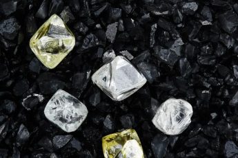 Страны G7 хотят ввести запрет на русские алмазы
