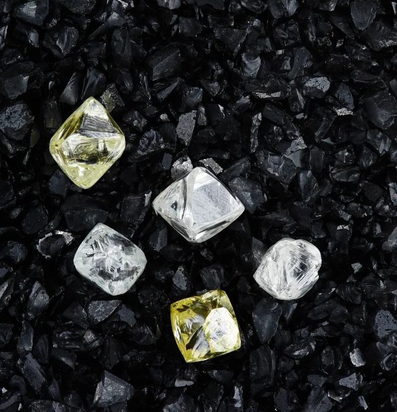 Страны G7 хотят ввести запрет на русские алмазы